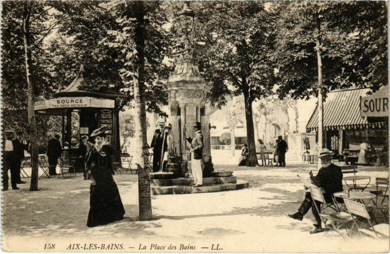 Carte postale ancienne Aix-les-Bains La Place des Bains à Aix-les-Bains