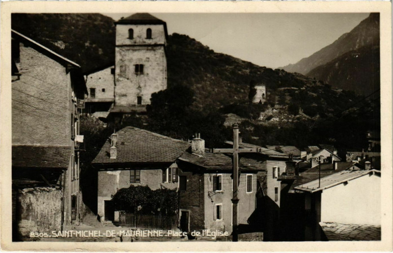 Carte postale ancienne St. Michael de Maurienne Plade de l'Eglise