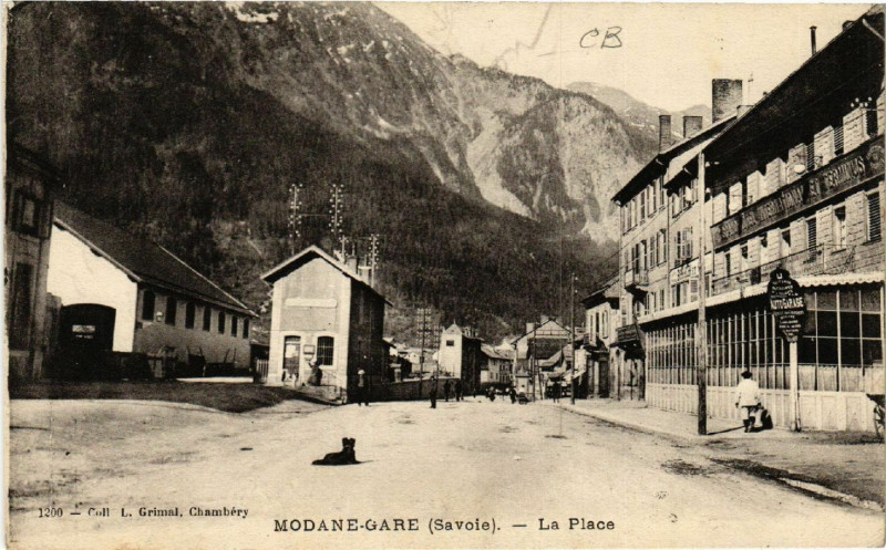 Carte postale ancienne Modane - Modane-Gare - La Place à Modane