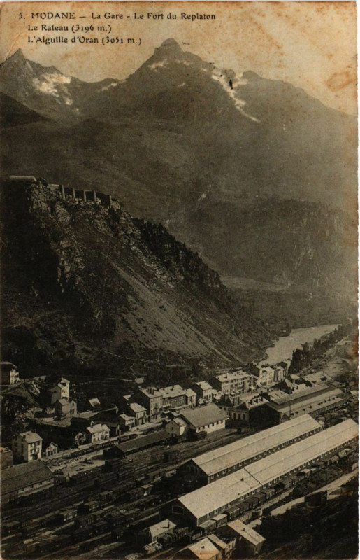 Carte postale ancienne Modane - La Gare - Le Fort du Replaton à Modane