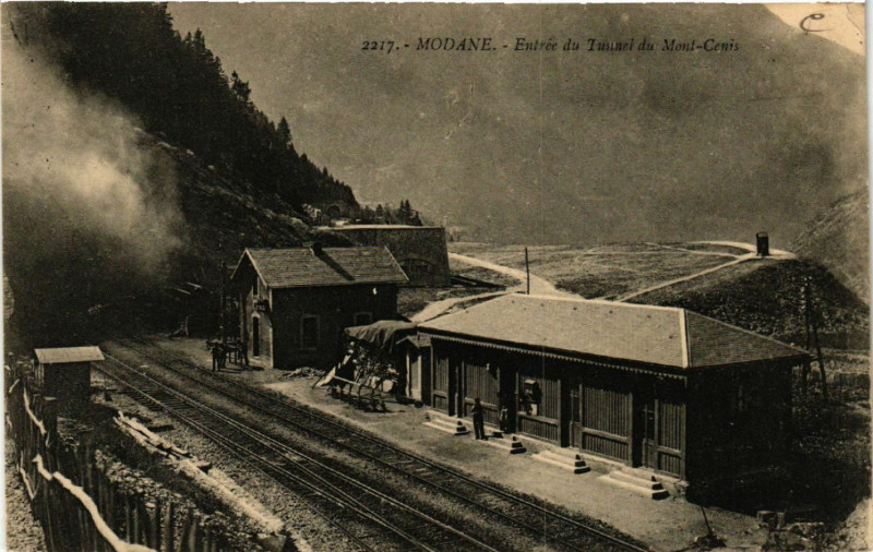 Carte postale ancienne Modane - Entrée du Tunnel du Mont-Cenis à Modane