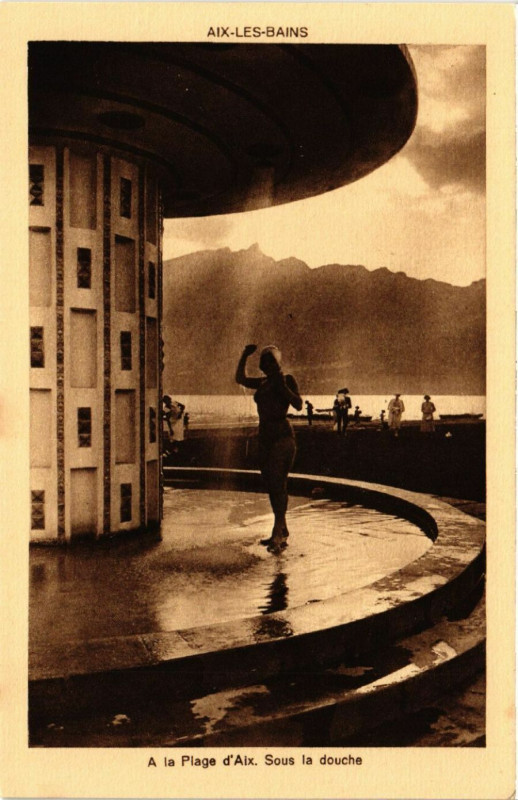 Carte postale ancienne Aix-les-Bains - A la Plage d'Aix - Sous la Douche à Aix-les-Bains