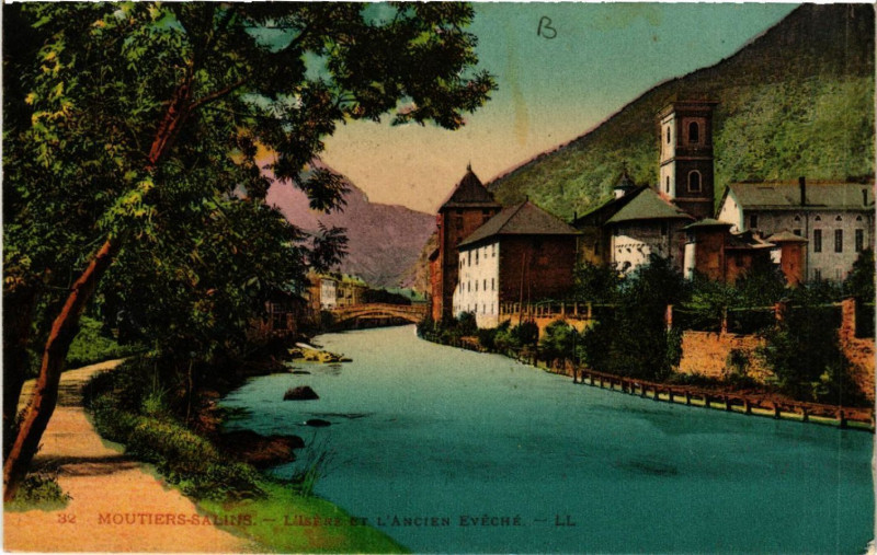 Carte postale ancienne Moutiers-Salins - L'Isere de l'Ancien Eveche à Moûtiers