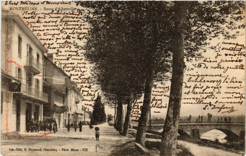 Carte postale ancienne Montmelian - Route d'Albertville à Montmélian