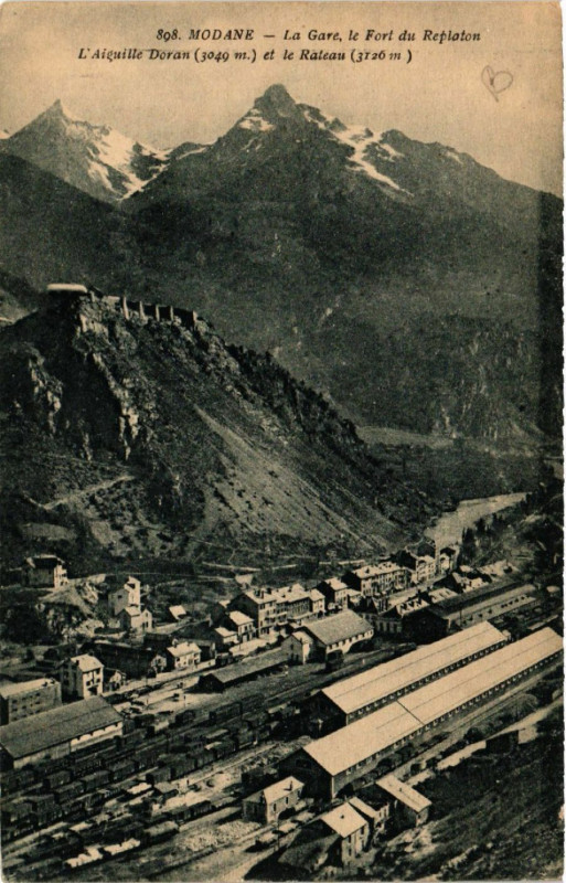 Carte postale ancienne Modane - La Gare le Fort du Replaton - L'Aiguille Doran (3040 m) à Modane