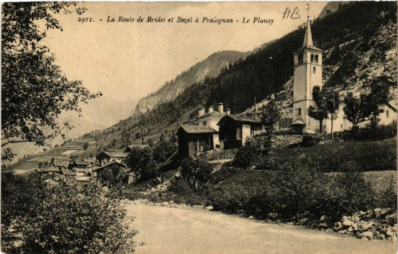Carte postale ancienne La Route de Brides et Bozel a Praiognan - Le Planay à Bozel