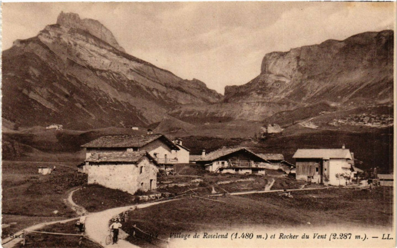 Carte postale ancienne Village de Roseland (1480 m) et Rocher du Vent (2287 m)