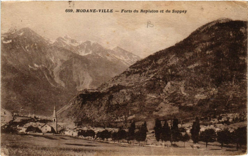 Carte postale ancienne Modane-Ville - Forts du Replaton et du Sappey à Modane