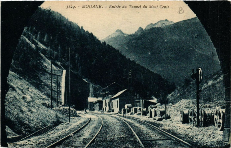 Carte postale ancienne Modane - Entrée du Tunnel du Mont-Cenis à Modane