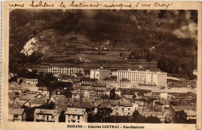 Carte postale ancienne Modane - Caserne Loutraz - Vue générale à Modane