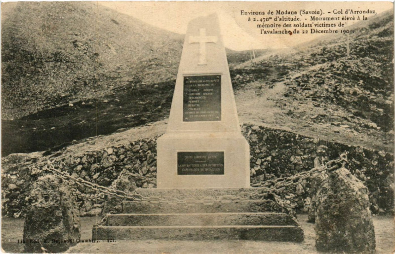 Carte postale ancienne Env. de Modane - Col d'Arrondaz 2450m Monument à Modane
