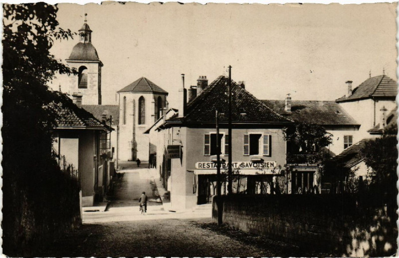 Carte postale ancienne Saint-Genix-S.-Guiers - Quartier de l'Eglise