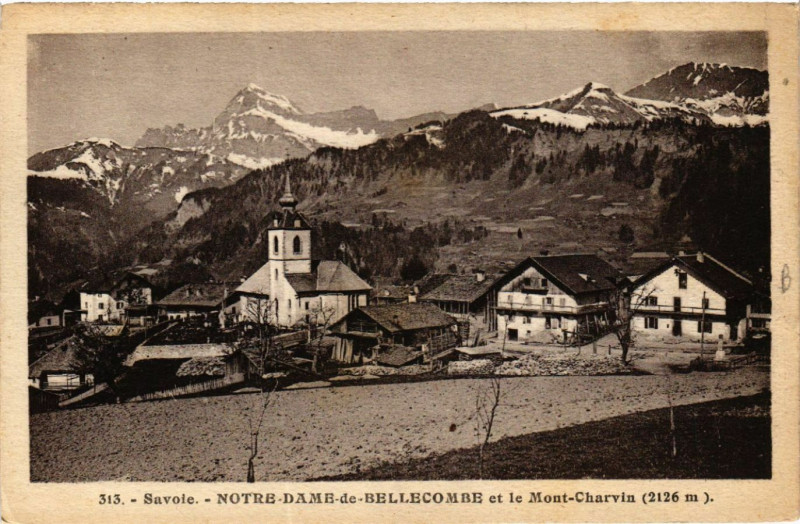 Carte postale ancienne Savoie - N.-D.-de-Bellecombe et le Mont-Charvin (2126 m)