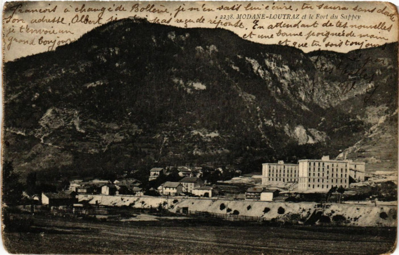 Carte postale ancienne Modane-Loutraz et le Fort du Sappey à Modane