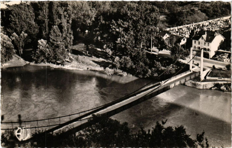 Carte postale ancienne Vues de la Savoie - Yenne - Le pont suspendu sur le Rhone à Yenne