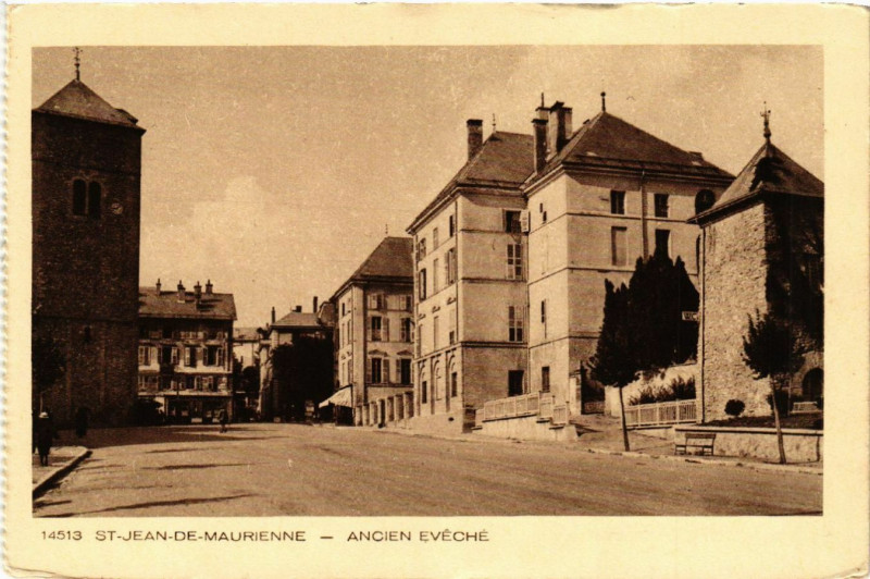 Carte postale ancienne Saint-Jean-de-Maurienne - Ancien Eveche à Saint-Jean-de-Maurienne