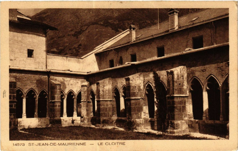 Carte postale ancienne Saint-Jean-de-Maurienne - Le Cloitre à Saint-Jean-de-Maurienne