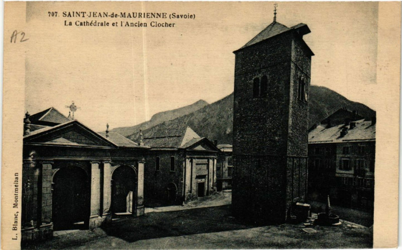 Carte postale ancienne Saint-Jean-de-Maurienne - La Cathedrale et l'Ancien Clocher à Saint-Jean-de-Maurienne