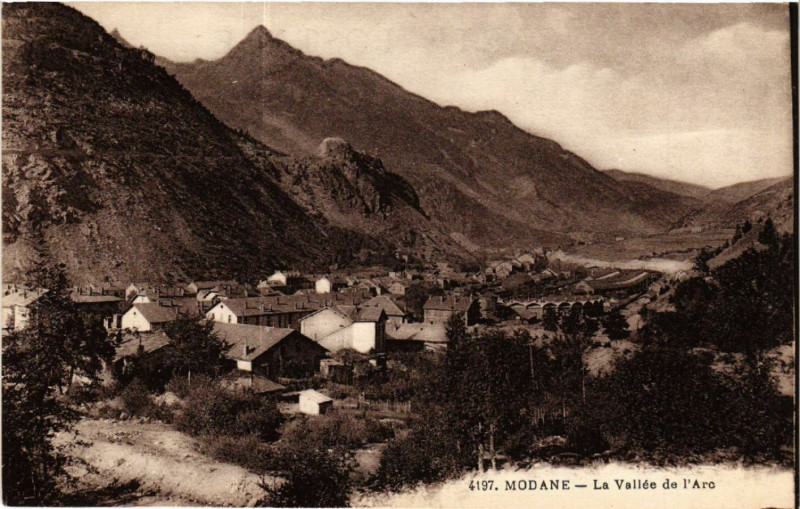 Carte postale ancienne Modane - La Vallée de d'Arc à Modane