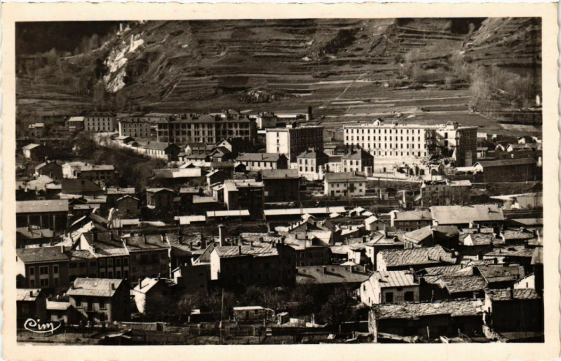 Carte postale ancienne Modane - Alt 1050 m - Quartier et Casernes de Loutraz à Modane