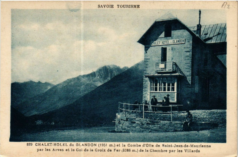 Carte postale ancienne Chalet Holel de Glandon (1951 m) et la Combe d'Olle de Saint-....