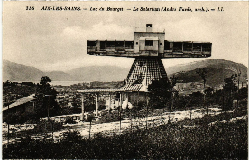 Carte postale ancienne Aix-les-Bains - Lac du Bourget - Le Solarium (Andre Farde Arch.) à Aix-les-Bains