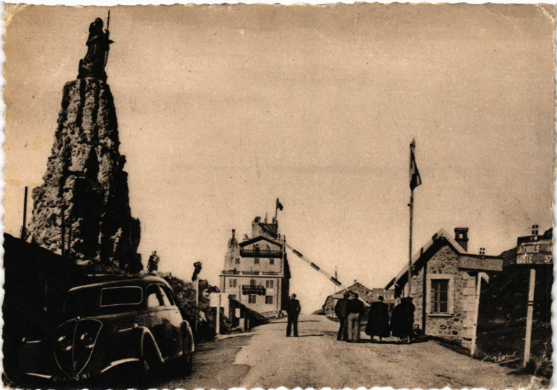 Carte postale ancienne A Travers les Alpes - Col du Petit Saint-Bernard (alt.2188 m)