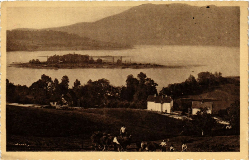 Carte postale ancienne Aiguebelette - Vue générale du Lac d'Aiguebelette et l'Ile