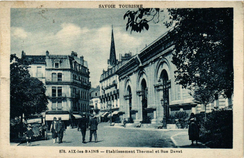 Carte postale ancienne Aix-les-Bains - Etabl. Thermal et Rue Davat à Aix-les-Bains