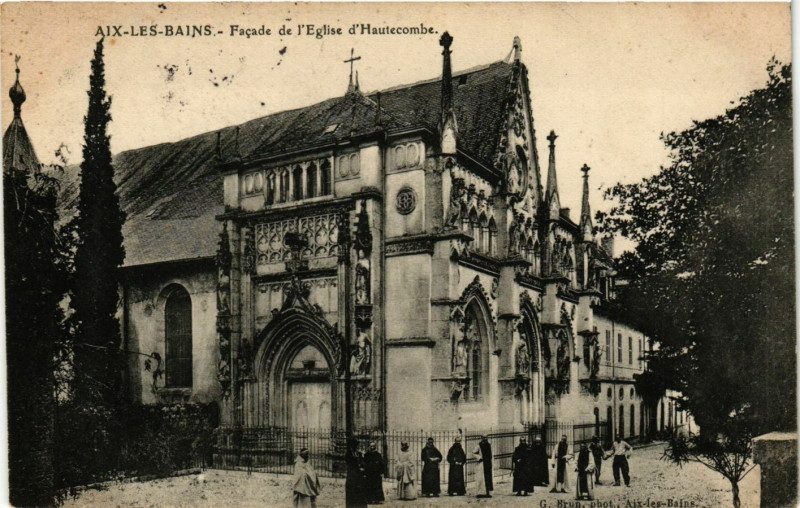 Carte postale ancienne Aix-les-Bains - Facade de l'Eglise d'Hautecombe à Aix-les-Bains