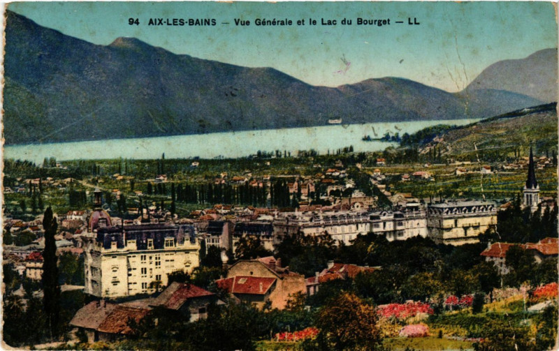 Carte postale ancienne Aix-les-Bains - Vue générale et le Lac du Bourget à Aix-les-Bains