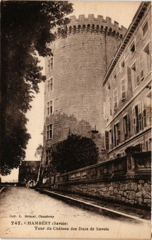 Carte postale ancienne Chambery - Tour du Chateau des Ducs de Savoie à Chambéry