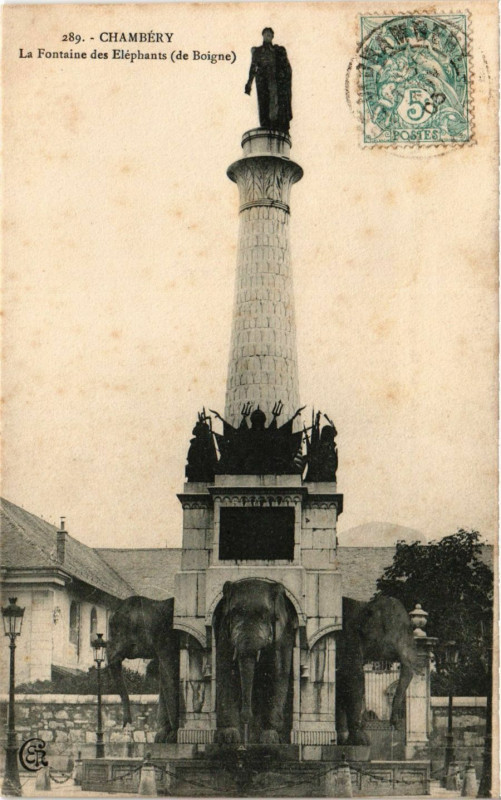 Carte postale ancienne Chambery - La Fontaine des Elephantes (de Boigne) à Chambéry