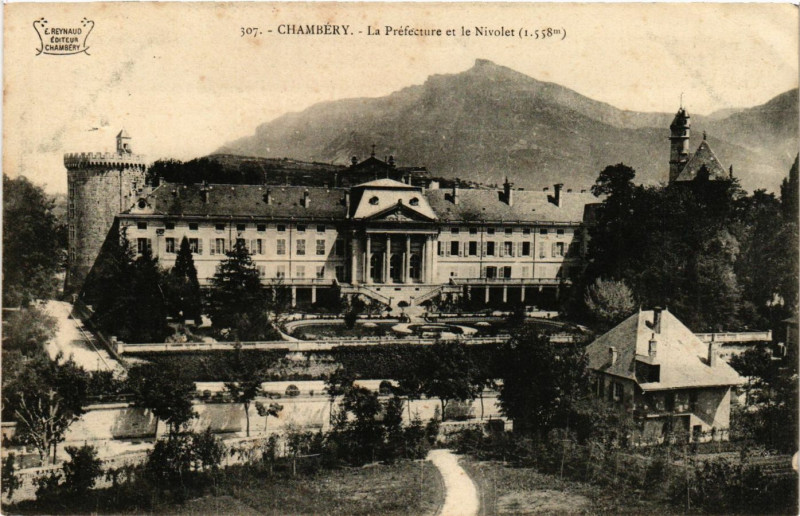Carte postale ancienne Chambery - La Prefecture et le Nivolet (1558 m) à Chambéry