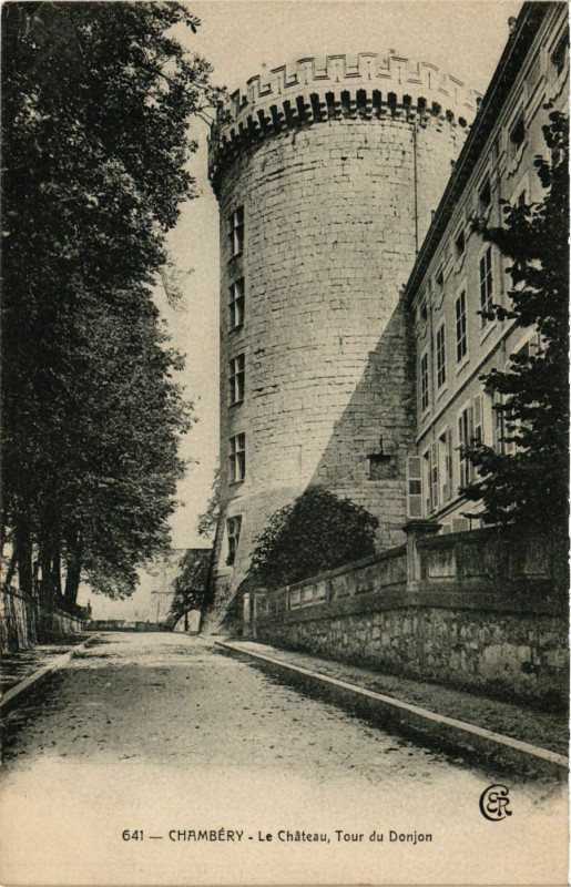 Carte postale ancienne Chambery - Le Chateau Tour du Donjon à Chambéry