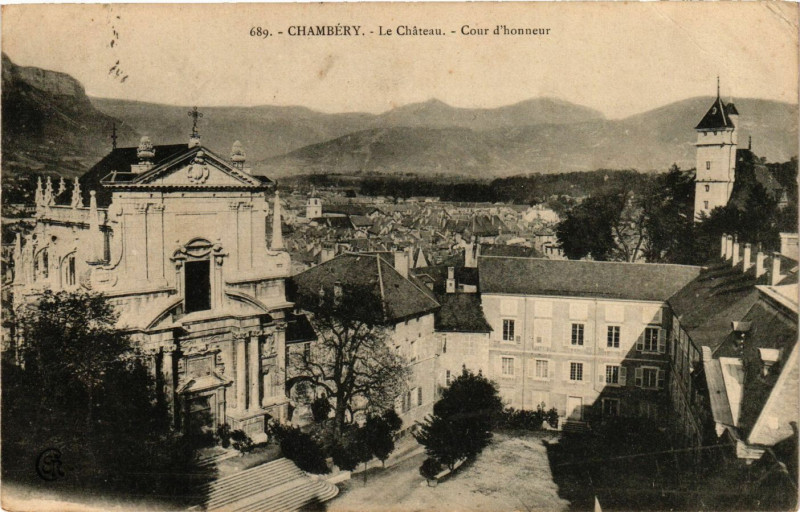 Carte postale ancienne Chambery - Le Chateau - Cour d'honneur à Chambéry