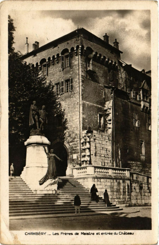 Carte postale ancienne Chambery - Les Freres de Meistre et entrée du Chateau à Chambéry