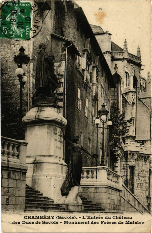 Carte postale ancienne Chambery - L'Entrée du Chateau des Ducs de Savoie-Monument à Chambéry