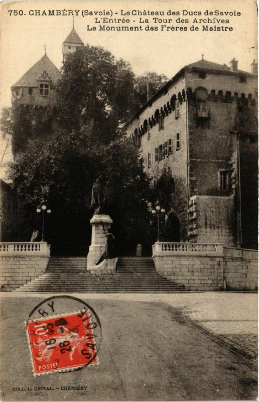Carte postale ancienne Chambery - Le Chateau des Ducs de Savoie - L'Entrée-La Tour à Chambéry
