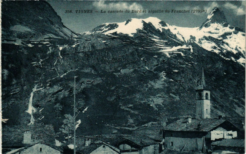 Carte postale ancienne Tignes - la Cascade du Dard et Aiguille du Franchet (2785 m) à Tignes