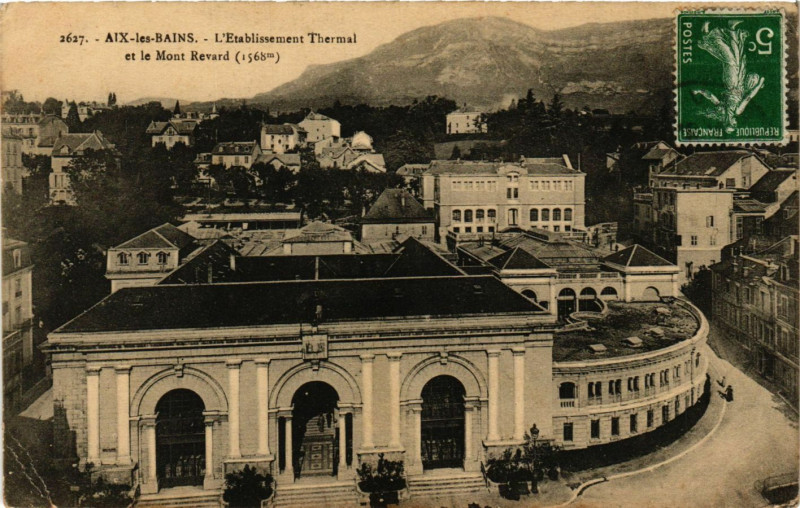 Carte postale ancienne Aix-les-Bains - L'Etabl. Thermal et le Mont-Revard (1568 m) à Aix-les-Bains