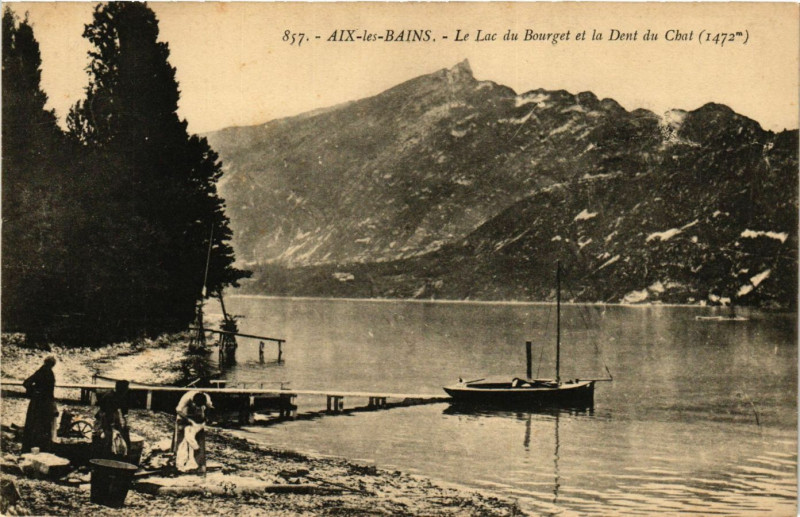 Carte postale ancienne Aix-les-Bains - Le Lac du Bourget et la Dent du Chat (1472 m) à Aix-les-Bains