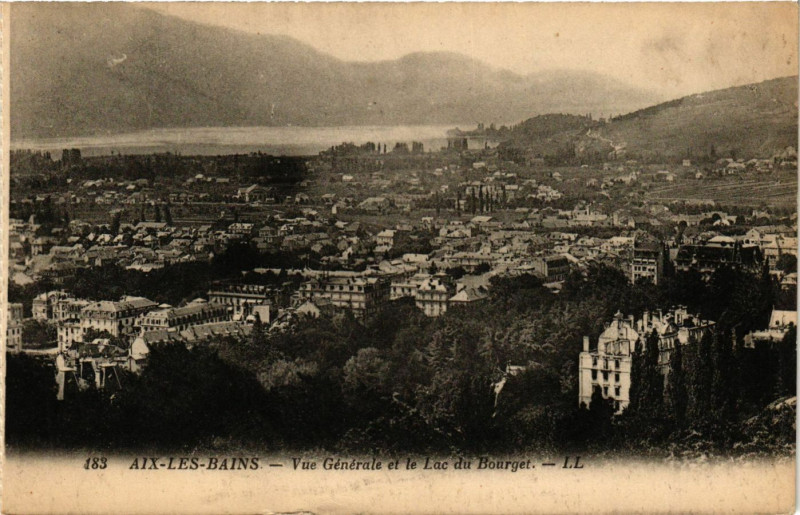 Carte postale ancienne Aix-les-Bains - Vue générale et le Lac du Bourget à Aix-les-Bains