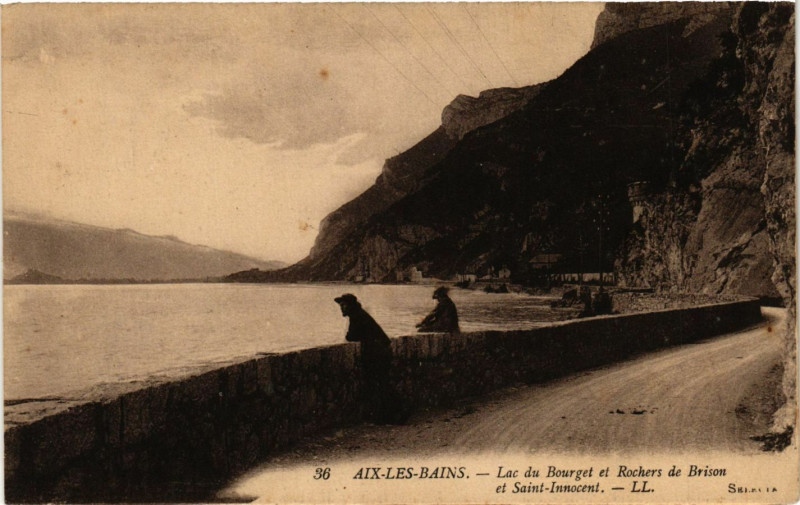 Carte postale ancienne Aix-les-Bains-Lac du Bourget et Rochers de Brison et Saint-Innocent à Aix-les-Bains