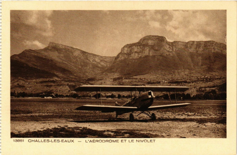 Carte postale ancienne Challes-les-Eaux - L'Aerodrome et le Nivolet à Challes-les-Eaux
