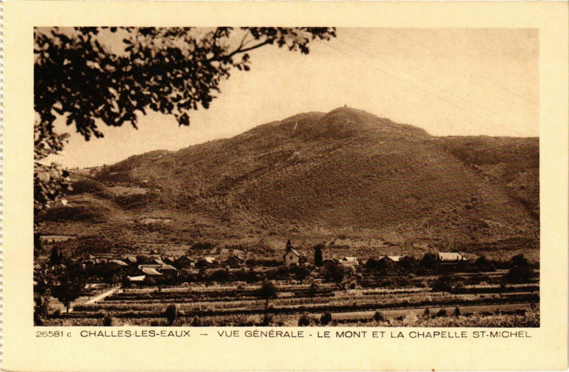 Carte postale ancienne Challes-les-Eaux - Vue générale - Le Mont et la Chapelle St-Michel à Challes-les-Eaux