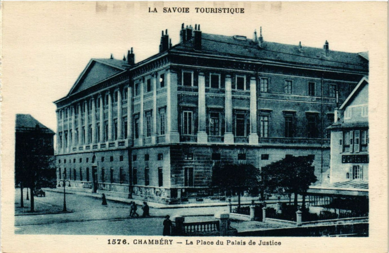 Carte postale ancienne Chambery - La Place du Palais de Justice à Chambéry