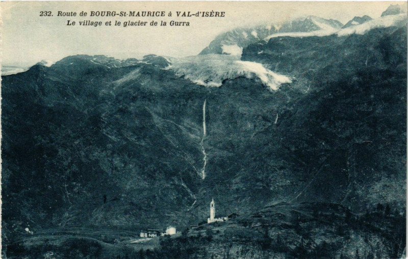 Carte postale ancienne Route de Bourg-Saint-Maurice a Val d'Isere Le village et le glacier.. à Bourg-Saint-Maurice
