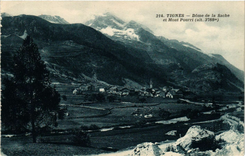 Carte postale ancienne Tignes - Dome de la Sache et Mont Pourri (alt 3788 m) à Tignes
