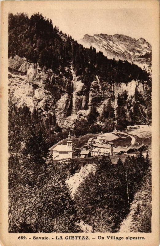 Carte postale ancienne Savoie - La Giettaz - Un Village alpestre à La Giettaz